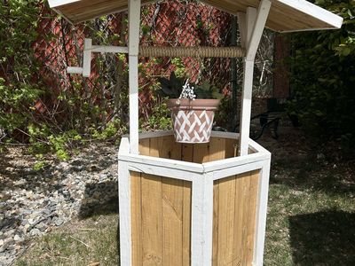 Cedar wishing planter box