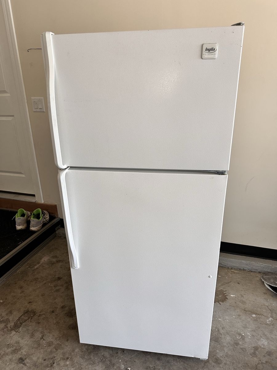 Inglis By Whirlpool Top Freezer Refrigerator