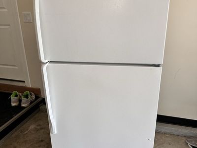 Inglis By Whirlpool Top Freezer Refrigerator