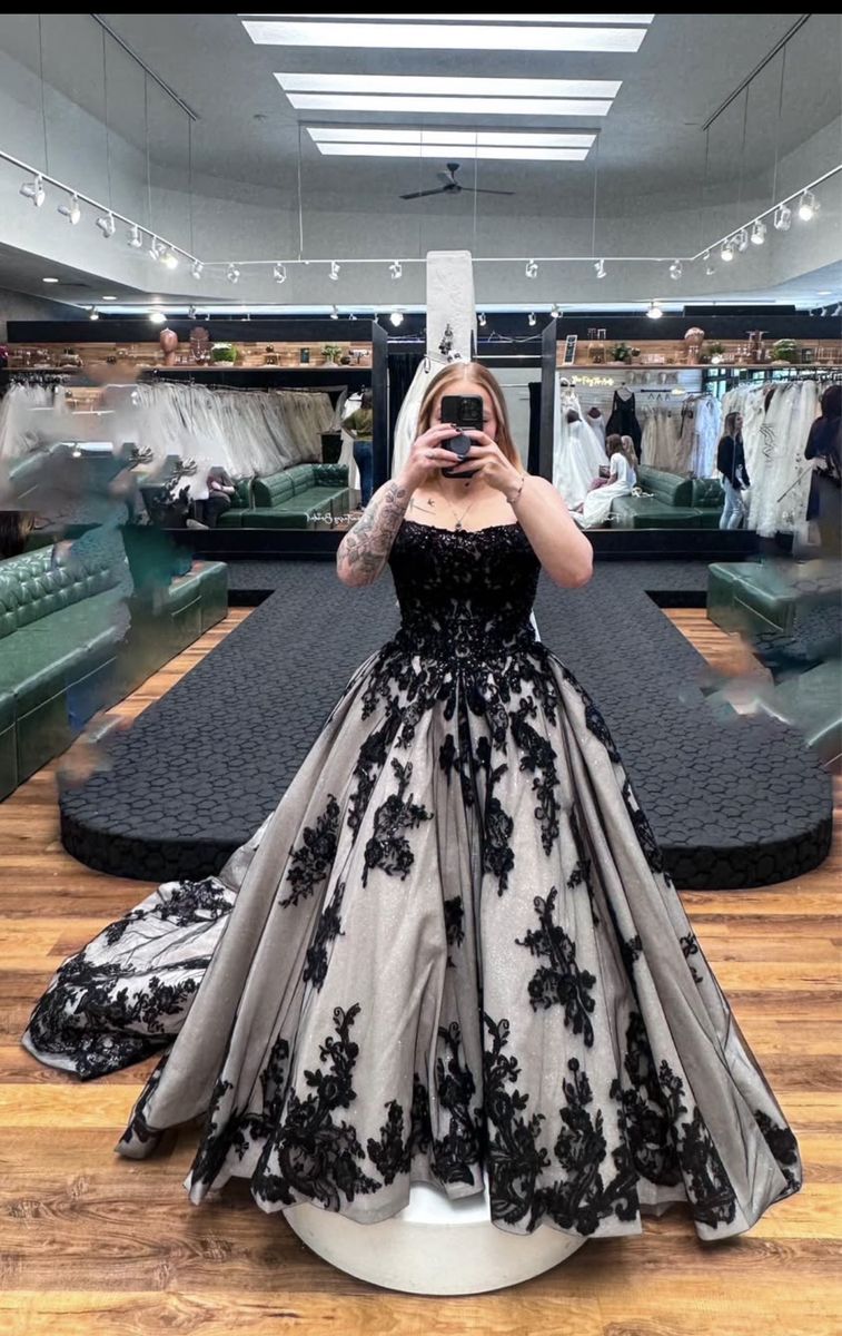 Maggie Sottero Norvinia Black Wedding Dress Size 10