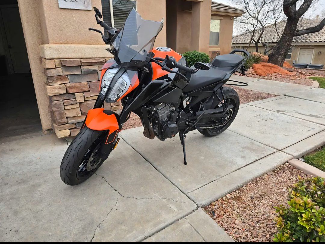 2022 KTM Duke 890