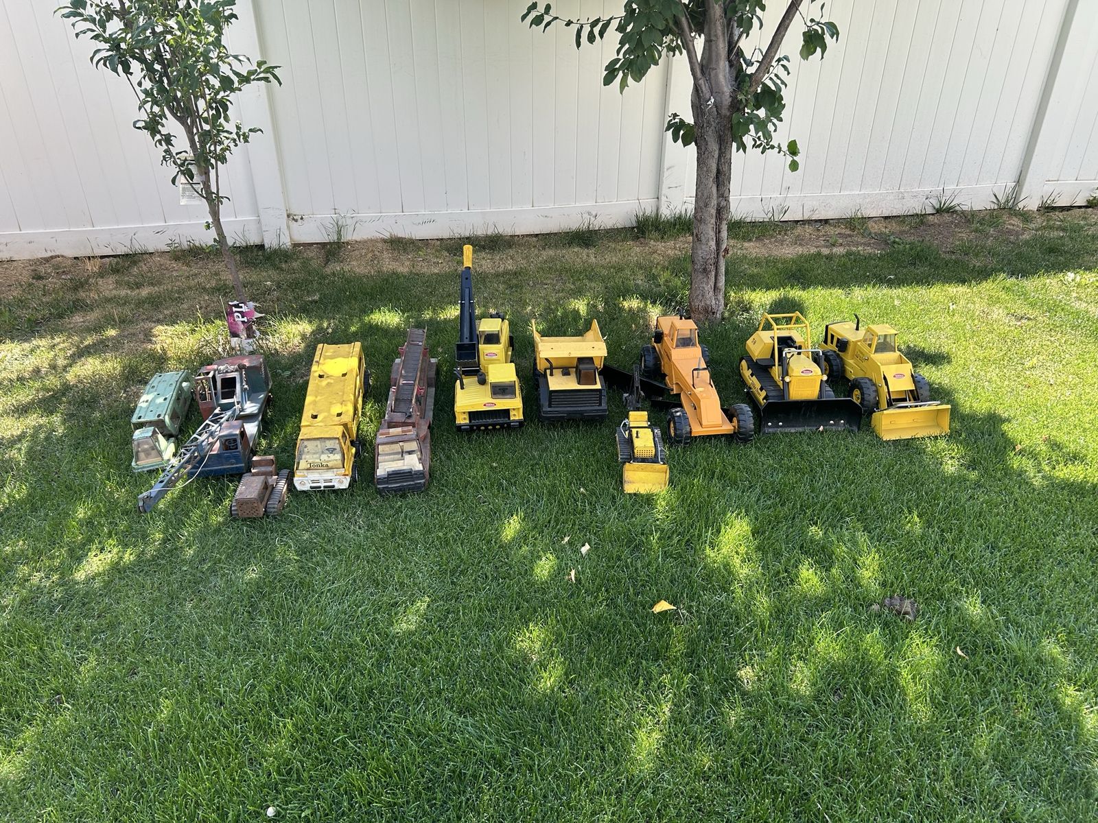 Vintage Tonka Metal Construction Vehicles Lot - 10 Toy Trucks, Dozers, Crane - Used Condition