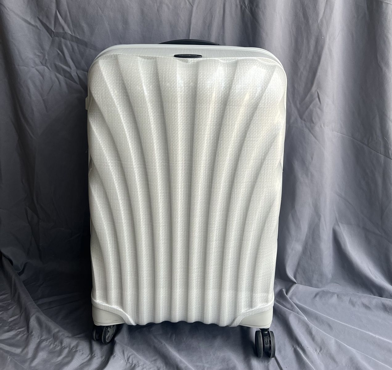 Samsonite Hardshell Spinner Mid-size Suitcase – White/Silver – Excellent Condition