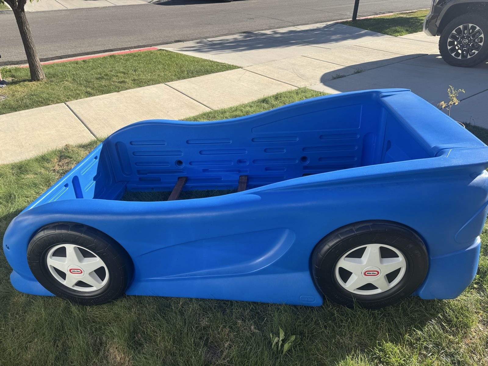 Little Tikes blue car bed