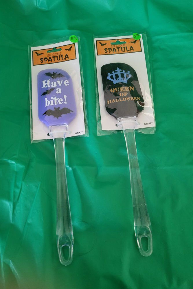 **NIP HALLOWEEN SPATULAS**