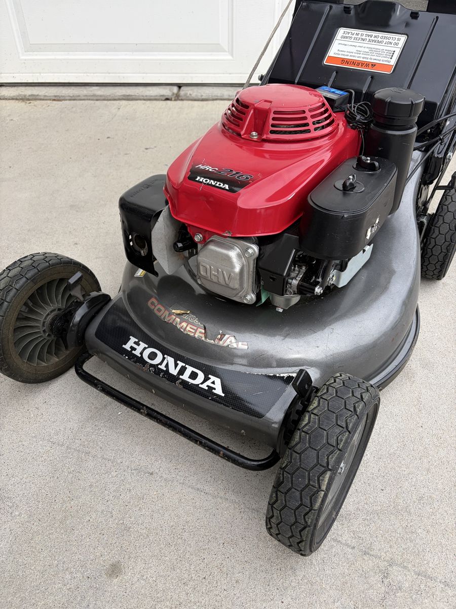 Honda HRC2163HXA Commercial Mower – Excellent condition- fully serviced