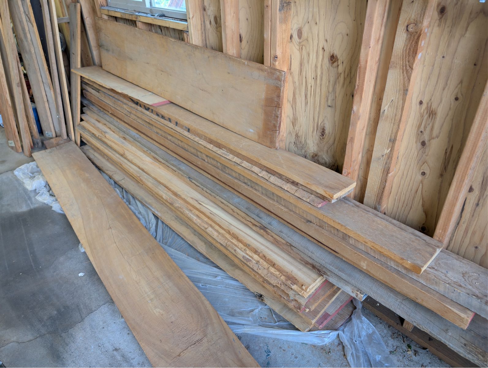 White Oak Wood Lot 165 BF (4/4 & 8/4 planks)