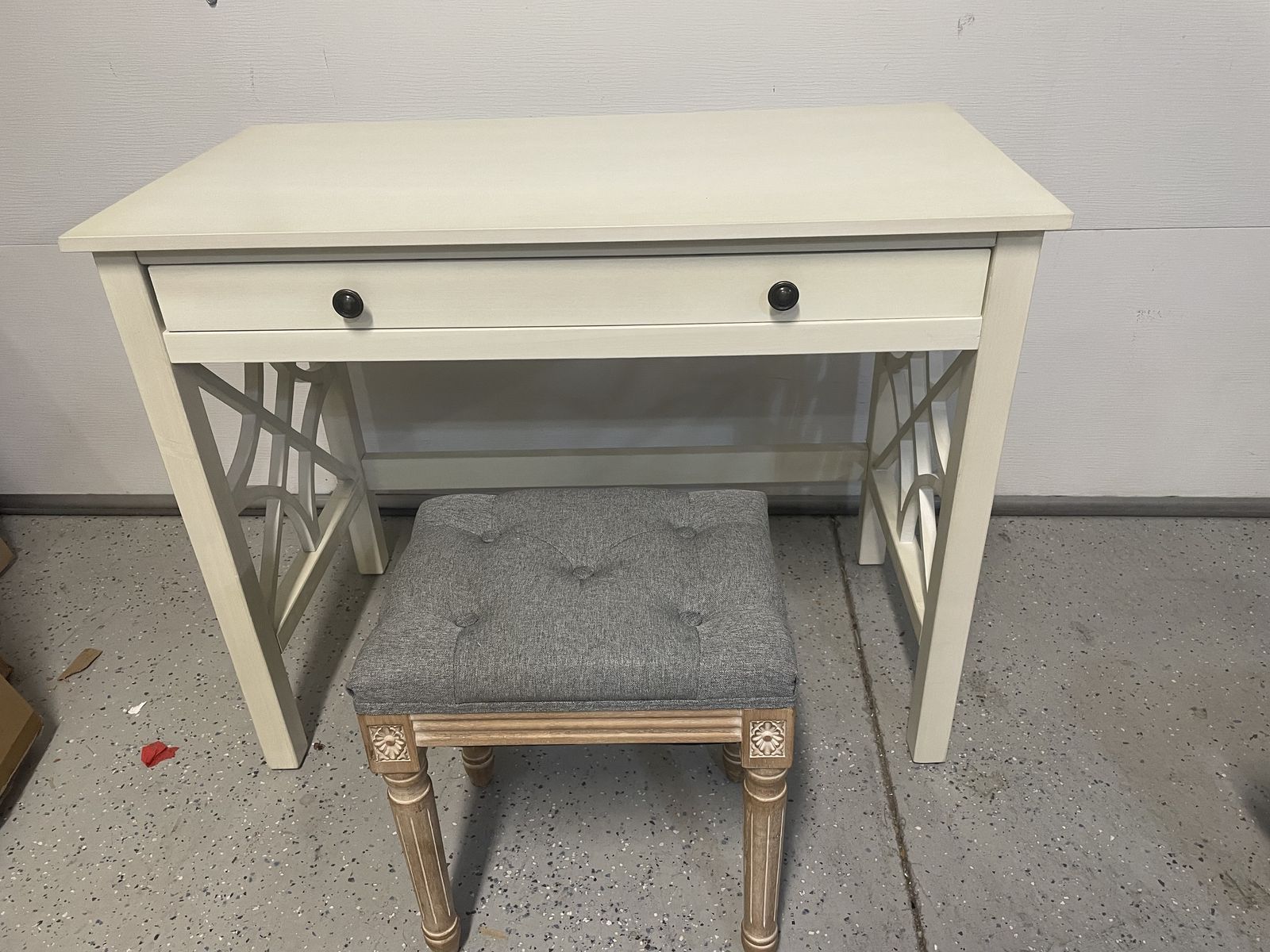 Like New small desk and stool cream, 38 inches wide