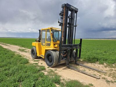 CAT DP90 forklift