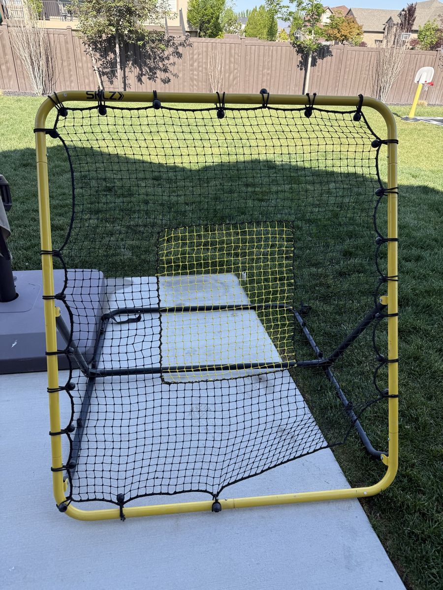 Fielding trainer & rebounder