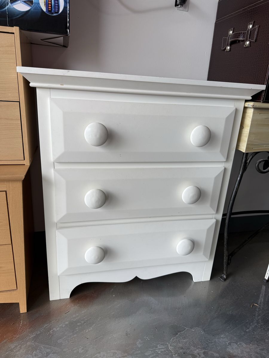 White 3-Drawer Dresser/Nightstand with Round Knobs 32.5” tall