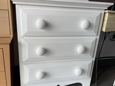 White 3-Drawer Dresser/Nightstand with Round Knobs 32.5” tall