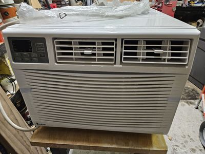 8000 BTU Window Mounted Air Conditioner w/Heat remote and wifi