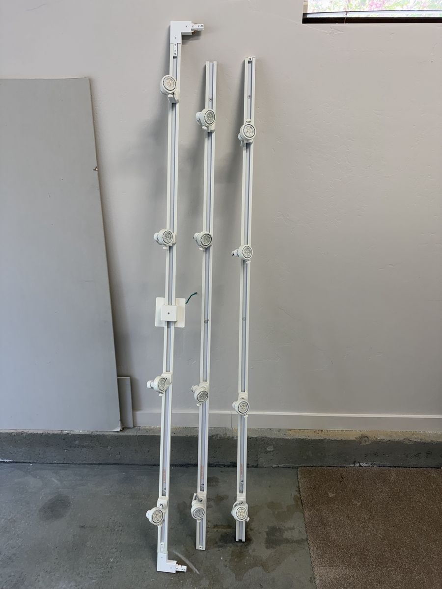 While LED track Lighting