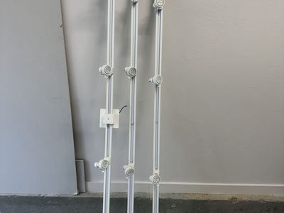 While LED track Lighting