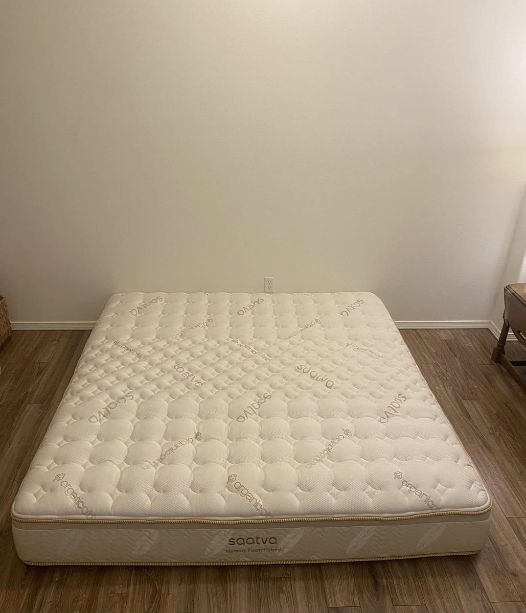 King Mattress, Saatva Classic, Excellent Condition, Like New, 14.5", REDUCED PRICE