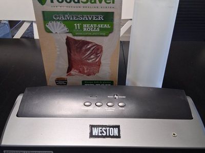 Weston Vacuum Seal - BONUS Sealing Bags & Skinning Knives