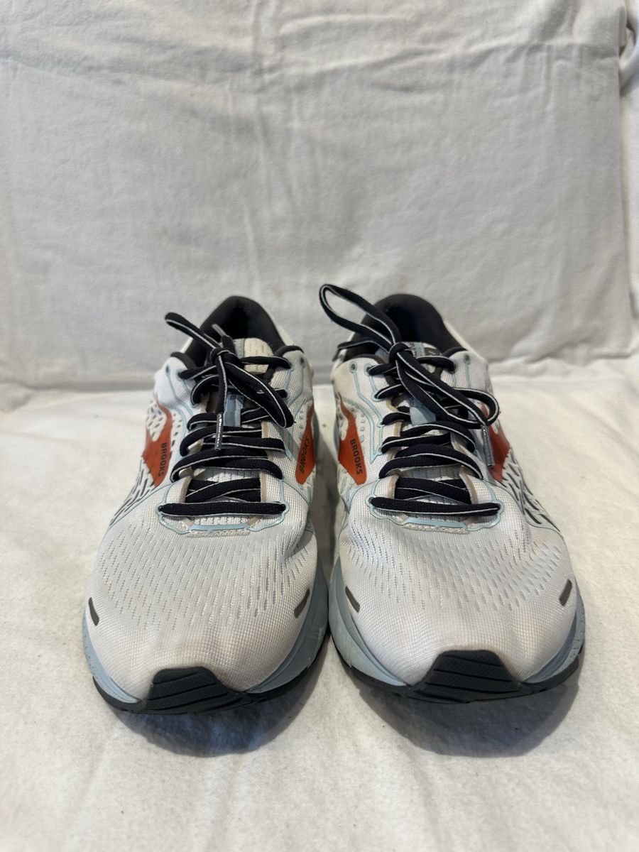 Brooks adrenaline 21 women’s 10.5 or men’s 9 White mesh running shoes