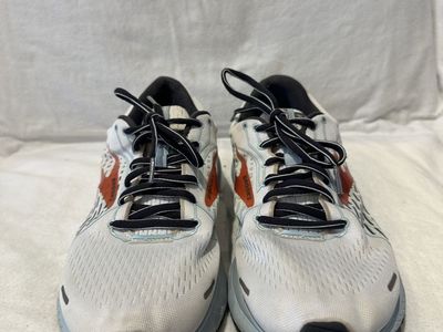 Brooks adrenaline 21 women’s 10.5 or men’s 9 White mesh running shoes
