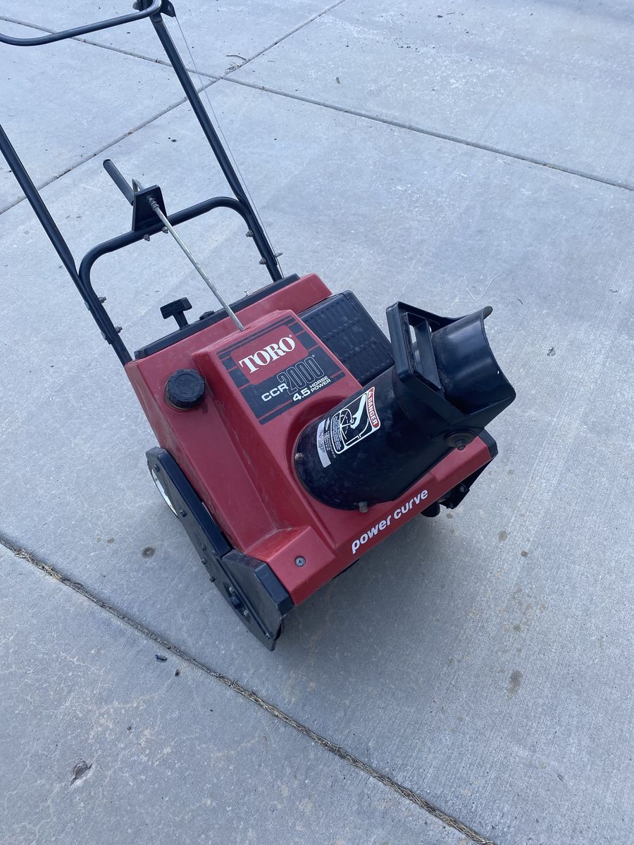 Toro CCR 2000 Snowblower – Starts Right Up!