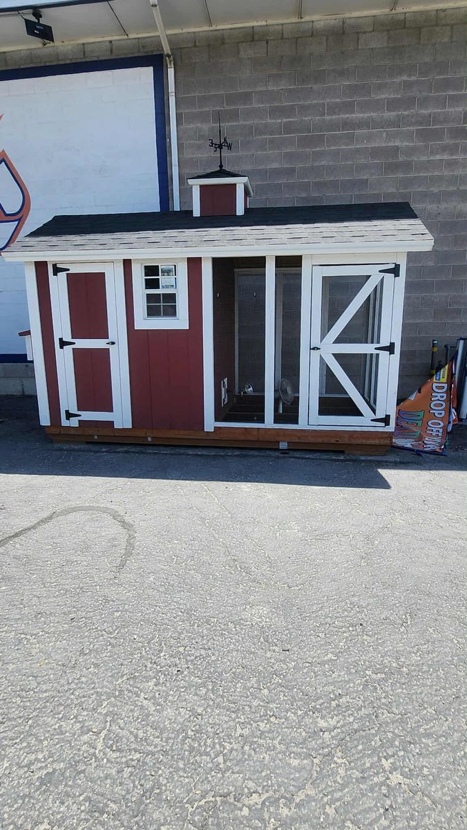 BRAND NEW! CHICKEN COOP