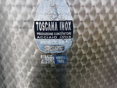 1000 L variable top wine tank/feementer