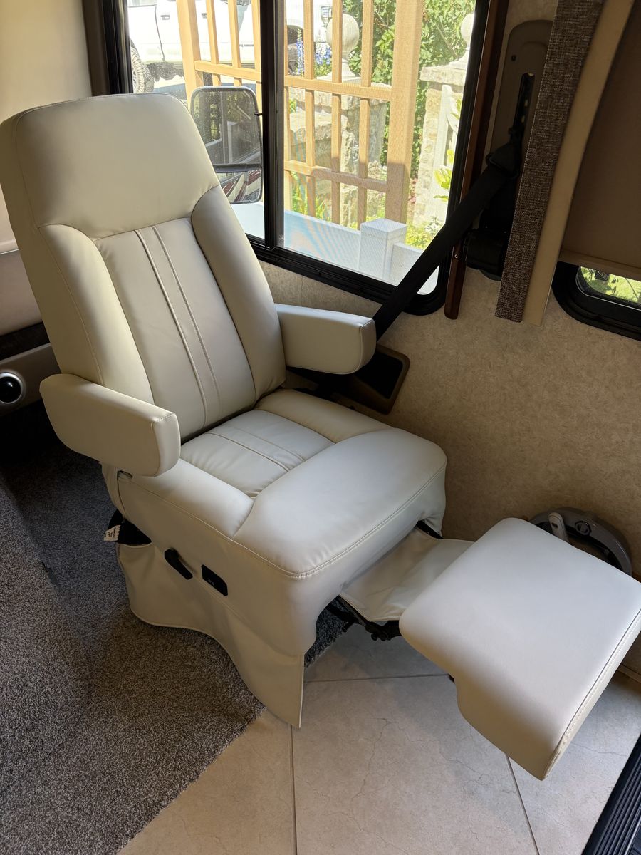 Rv motorhome captain chair passenger side with recliner