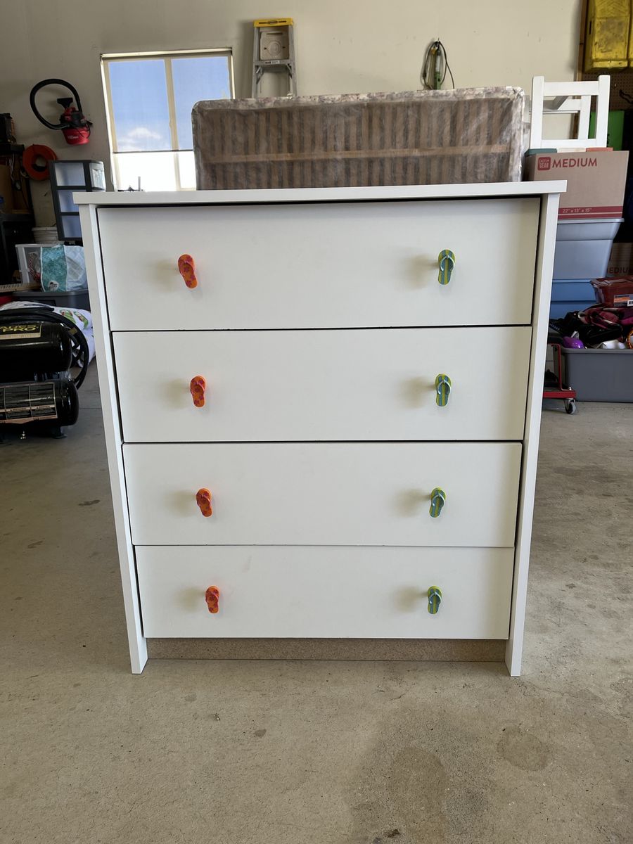White 4-Drawer Dresser with Unique Flip-Flop Knobs - Great for Kids' Rooms
