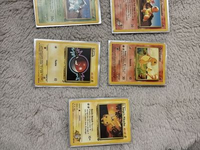 5 old Pokémon cards