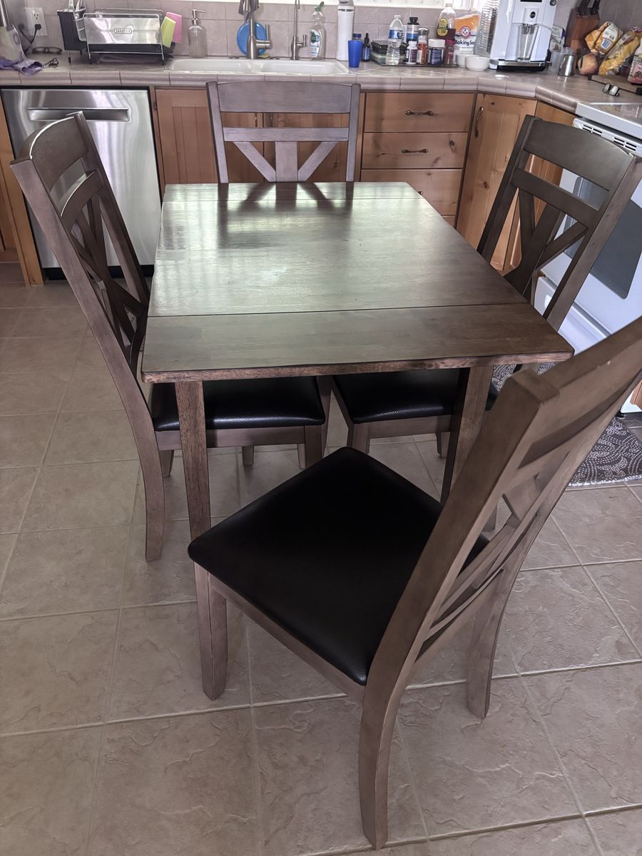 Kitchen Table and 4 Chairs with Folding Ends