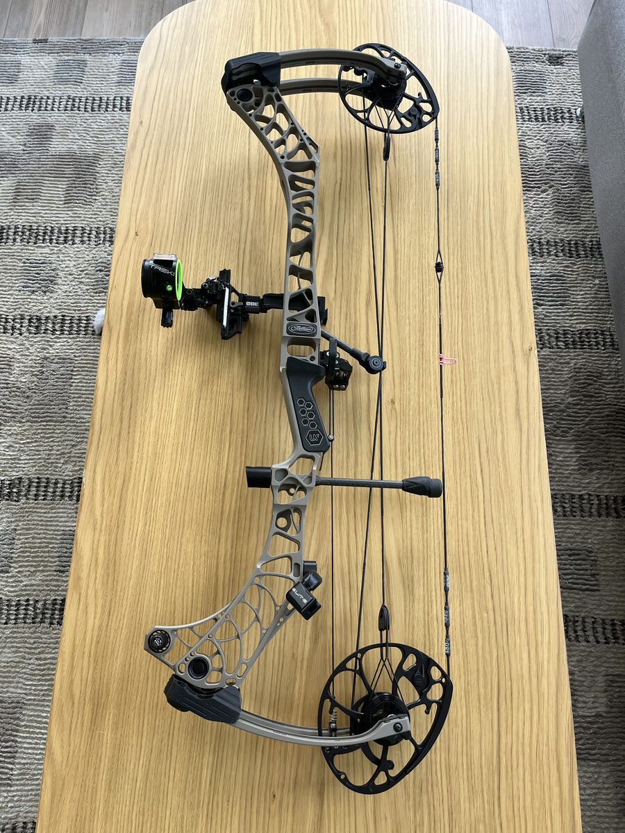 Mathews Phase 4 Bow 33"