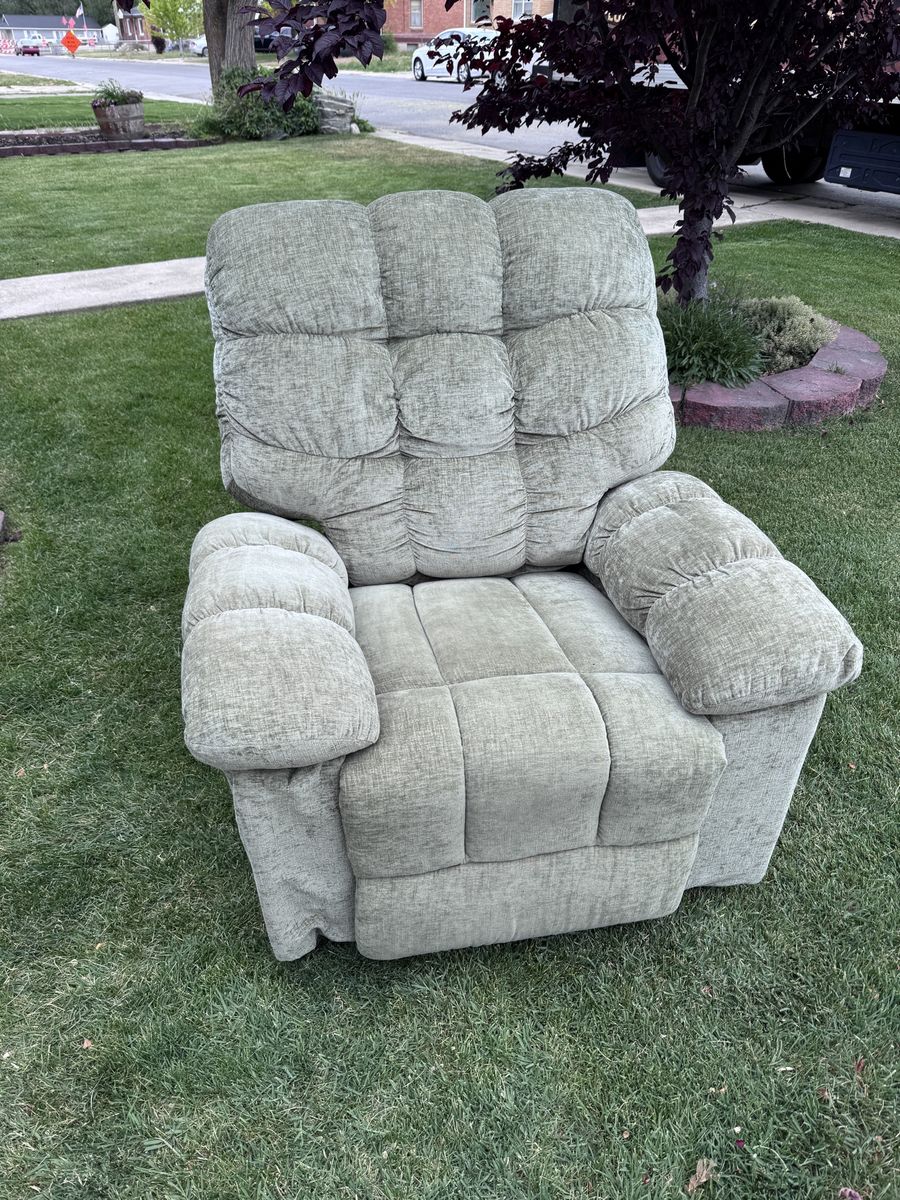 Massage Recliner Chair - Light Green Upholstered Recliner with Heat and Massage Functions