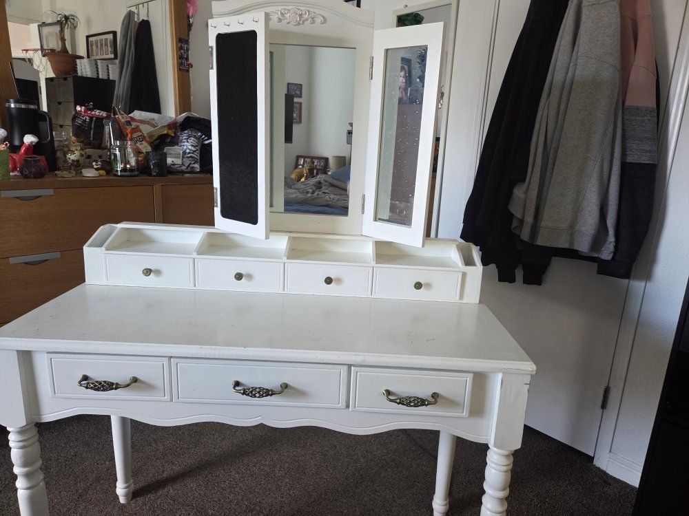 Make-up Desk