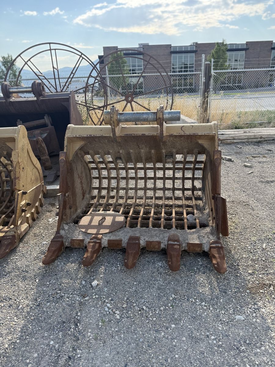 Cat 336 size skeleton bucket