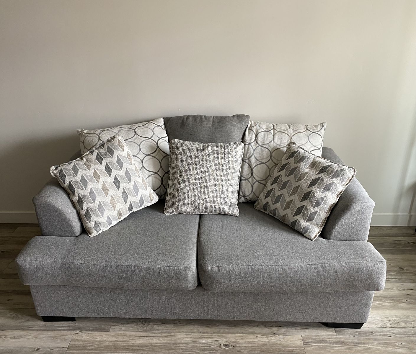 Love Seat (Stone Gray)