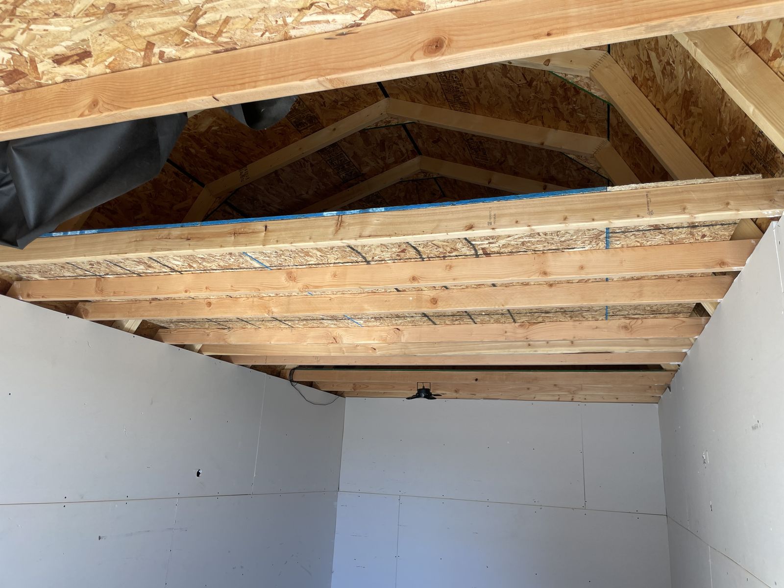 Main image 3