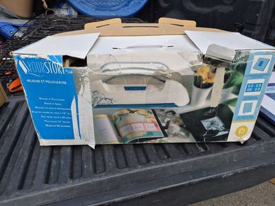 provo craft yourstory book binder and laminator Brand New (damage box)