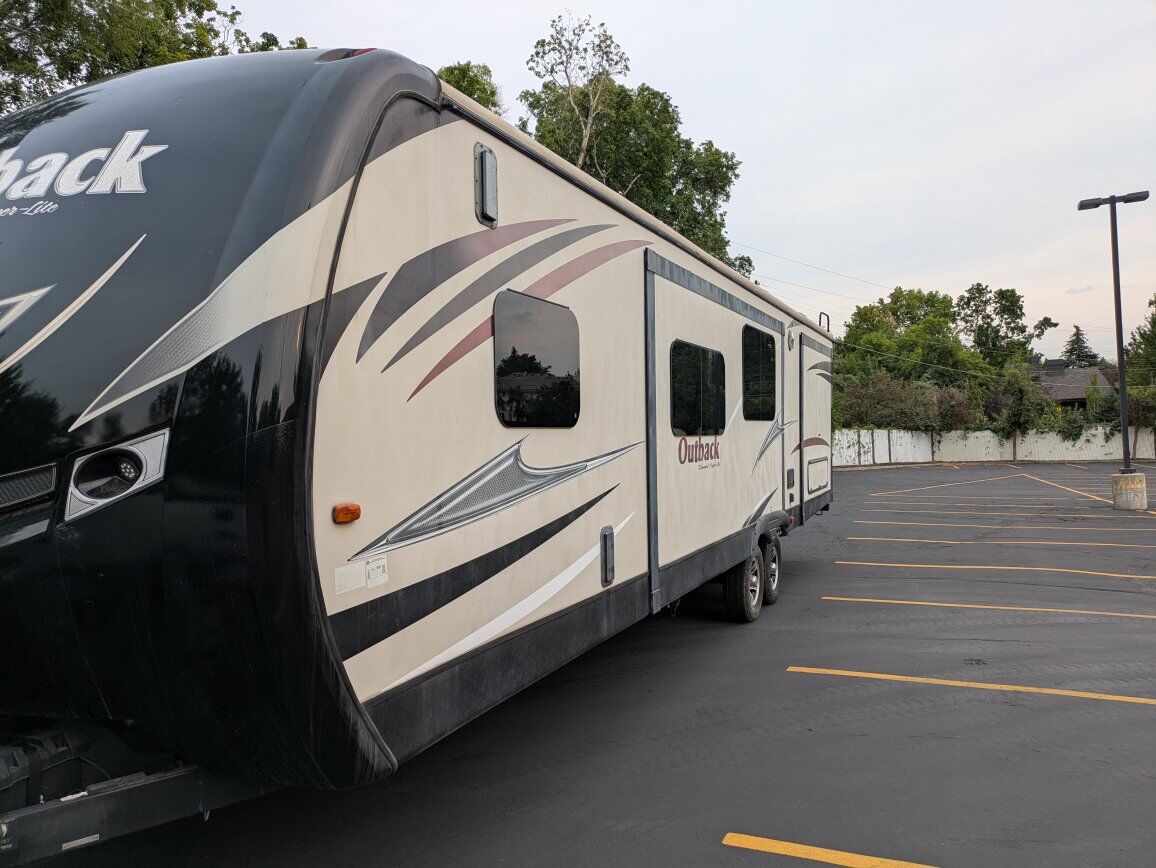 2016 Keystone outback 324CG Toy hauler with 2 slides