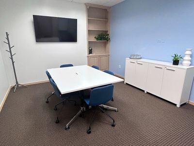 "Perfect for Any Occasion: Hourly Meeting Room Rentals!"
