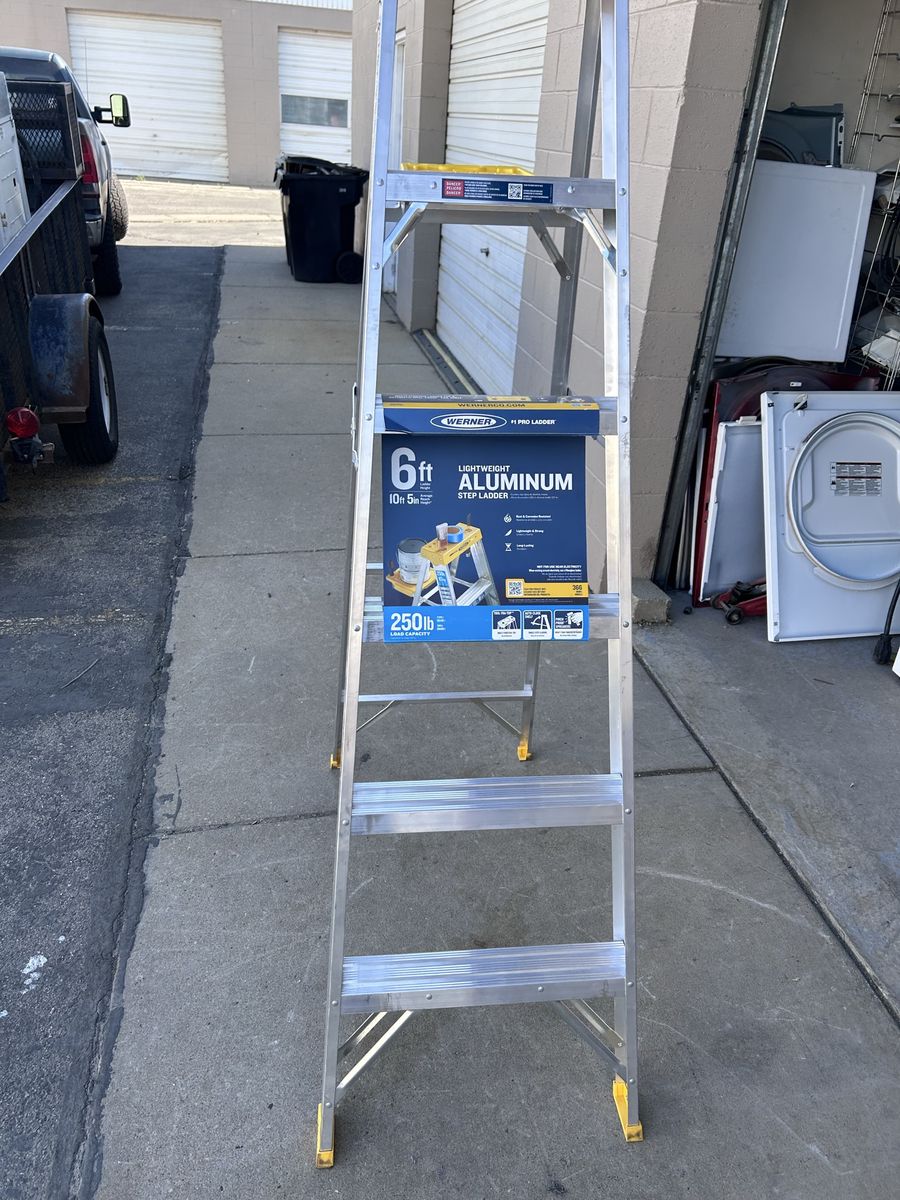 Brand new 6ft aluminum ladder