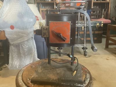 Lyman Mould Master Electric Furnace Model 61
