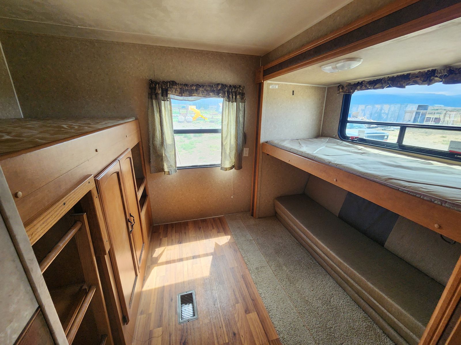 Main image 10