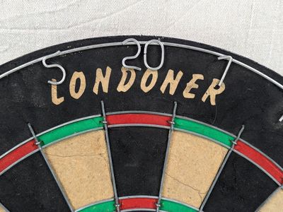 Sportcraft "Londoner" Dartboard Made in the UK on 16/9/93 English Bristle Dar...