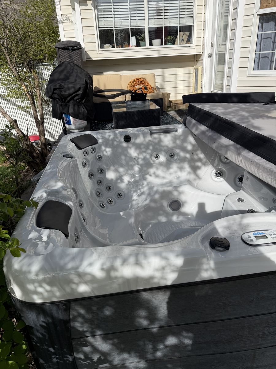 2024 Cal Spa Pacifica Plus PPZ-743L – Like New + Bluetooth + Extras