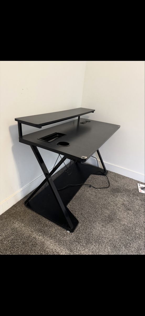 Gaming desk
