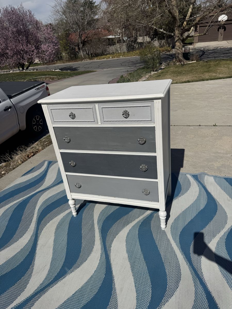 Vintage! Dresser with 5 Drawers and White Frame