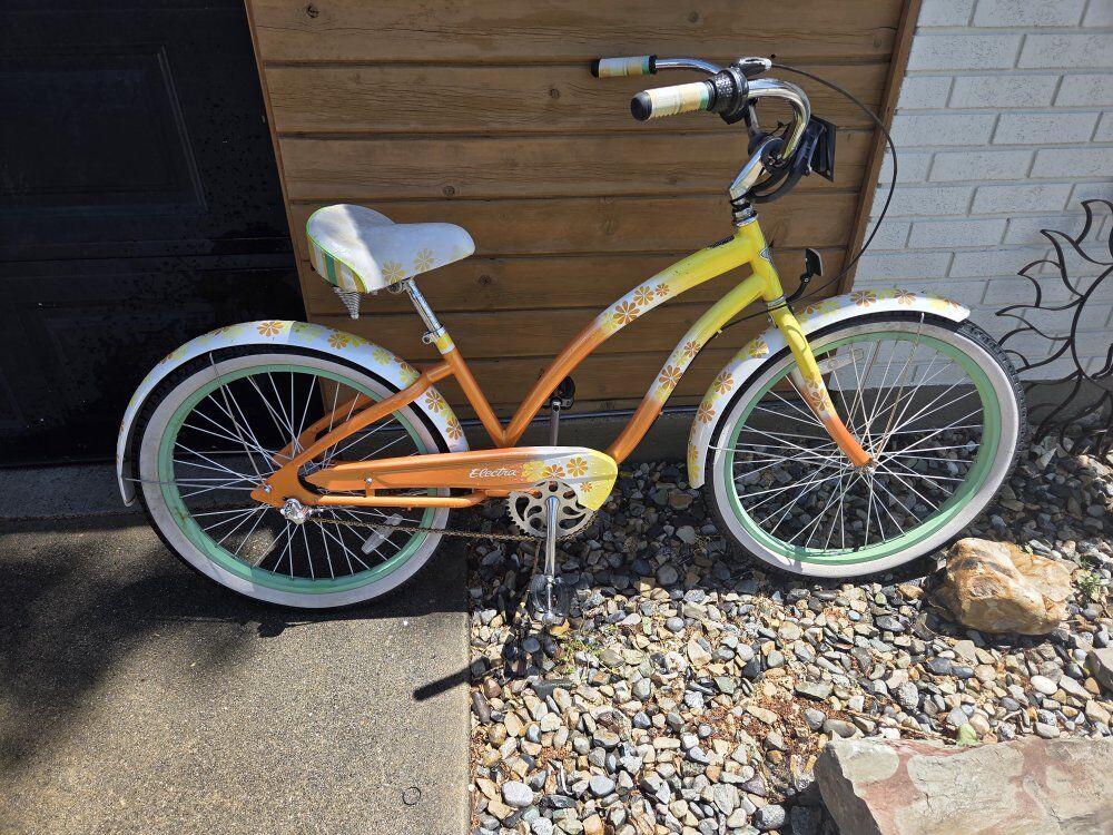 Electra Daisy 3I 3 Speed Beach Cruiser