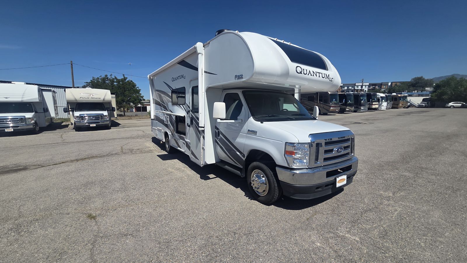 2022 Thor Motor Coach Quantum LC27 Sleeps 6 and the wall slide gives it tons of room