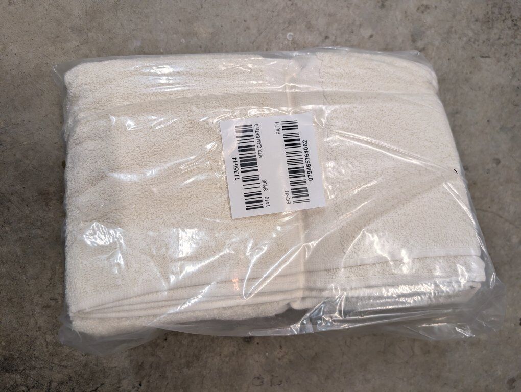 New 24" by 50" Hotel Cam Bath Towels 3 Pack