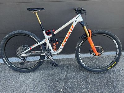 2023 Pivot Firebird - Medium
